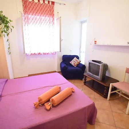 Violetta Villa