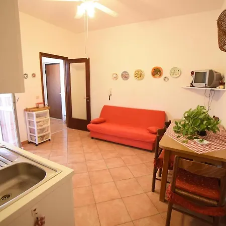 Violetta Villa