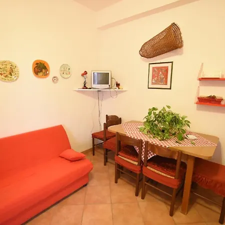 Violetta Villa *